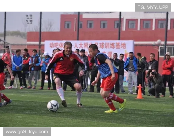 探索阿贾克斯青训体系与足球流派的深度研究