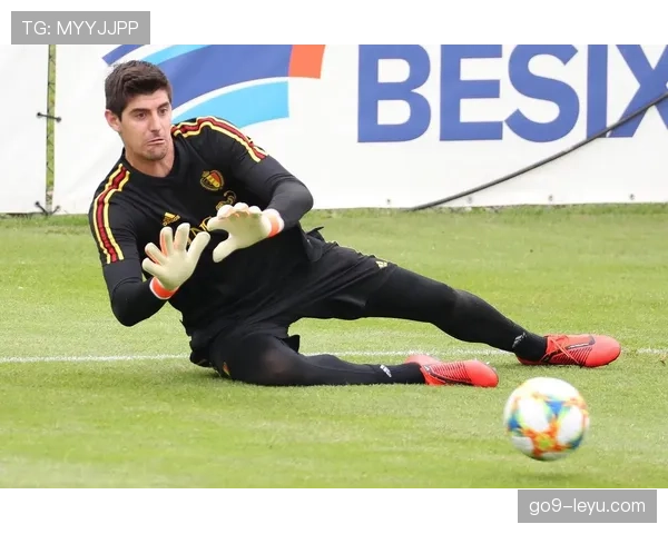 库尔图瓦十字韧带撕裂，将缺席数月前景堪忧